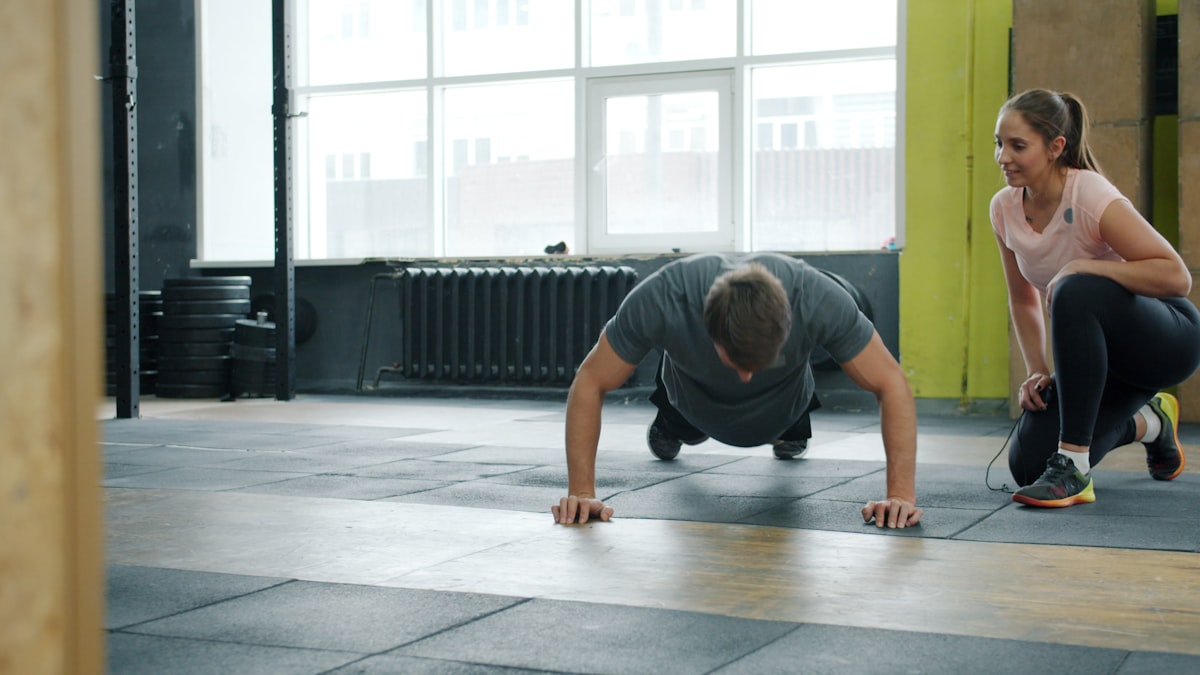 Krafttraining im Fitnessstudio